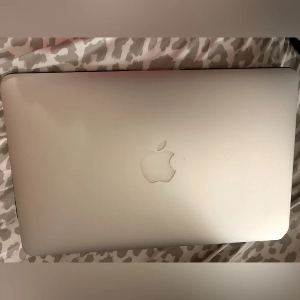 MacBook Air rarely used bought it for school but school offered laptops already